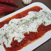 Yoğurtlu Közlenmiş Kırmızı Biber Salatası Tarifi