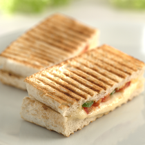 Domatesli Beyaz Peynirli Tam Tahıllı Tost Tarifi