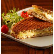 Kaşarlı Tost Tarifi